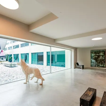 Hostwise - Modern Elegance W/ Artistic Soul Apartment