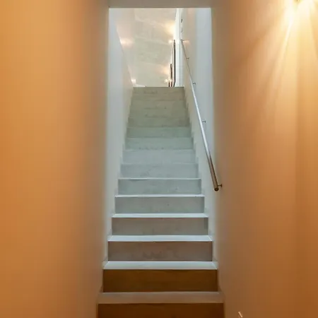 Apartment Hostwise - Modern Elegance W/ Artistic Soul