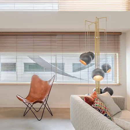 Modern Elegance W/ Artistic Soul By Hostwise