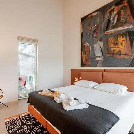 Apartment Hostwise - Modern Elegance W/ Artistic Soul